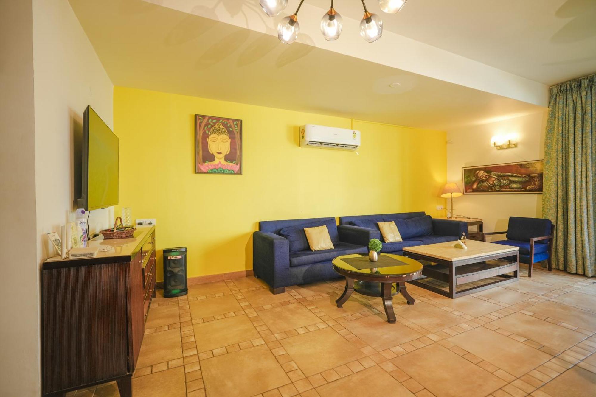 Villa M - Jia 3- 3Bhk In Candolim, Pool Facing, Near Beach, Breakfast Included Exterior photo