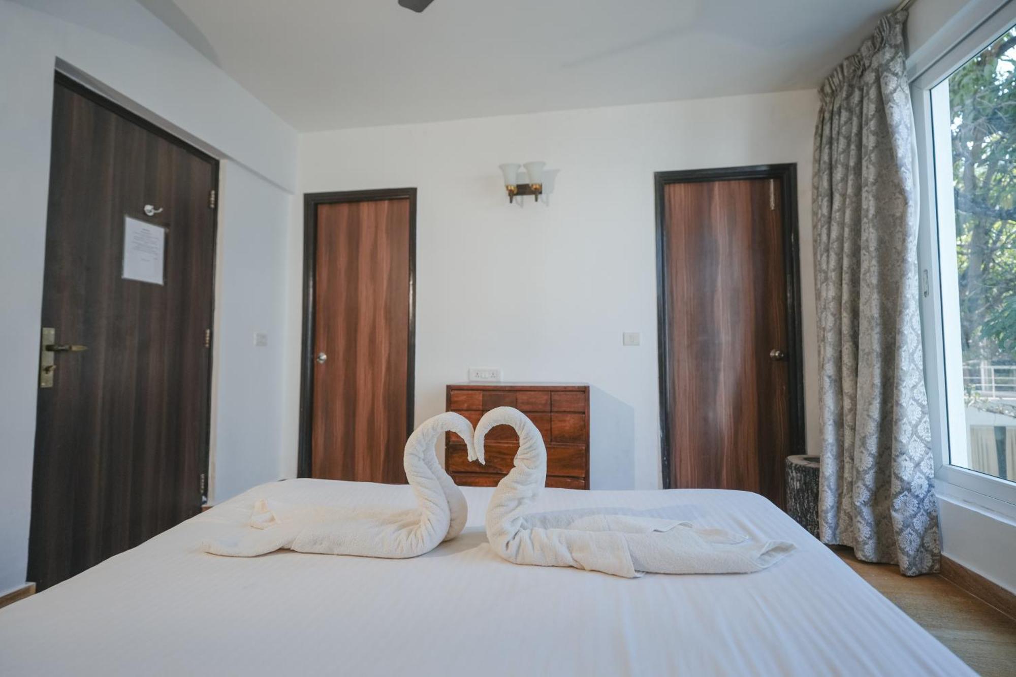 Villa M - Jia 3- 3Bhk In Candolim, Pool Facing, Near Beach, Breakfast Included Exterior photo