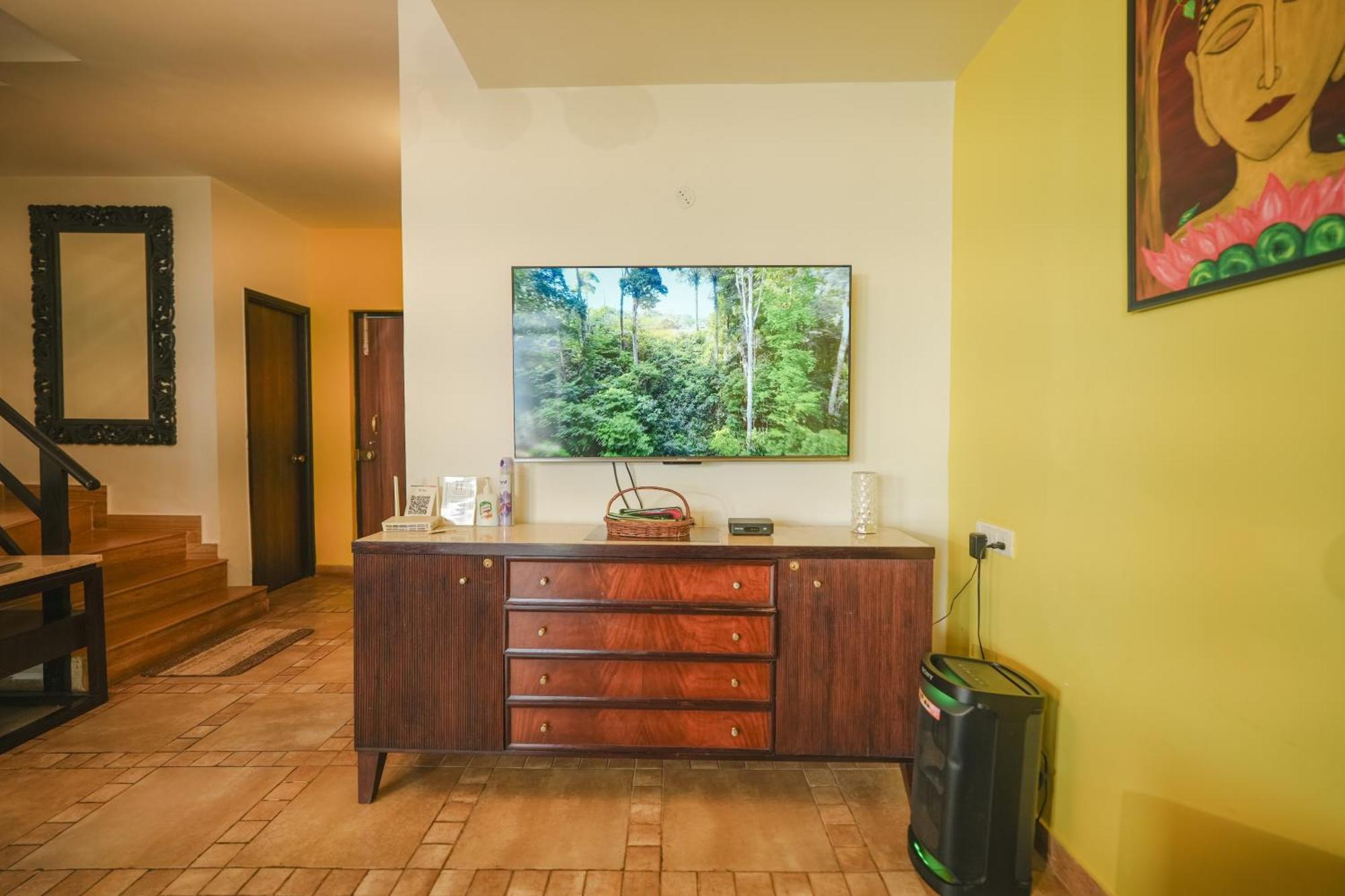 Villa M - Jia 3- 3Bhk In Candolim, Pool Facing, Near Beach, Breakfast Included Exterior photo